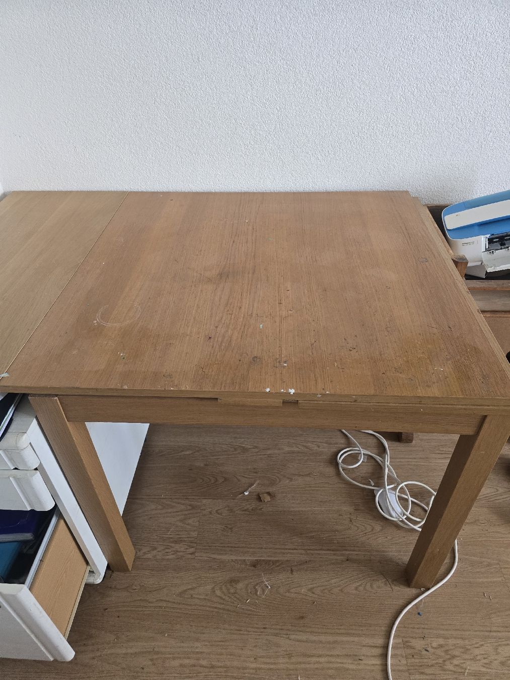 Ikea Tische: Tisch – Gebraucht aus Les Hauts-Geneveys von Orchideeviolet