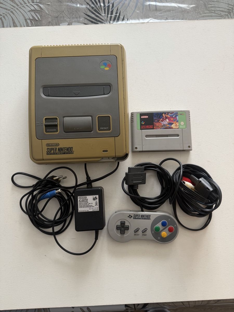 Nintendo Console: Super Nintendo SNES Konsole Set mit Aladdin – Usato da Genève venduto da sho_67qj