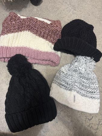 Winter Set: 3 Mützen + 1 Schaal, ideal für die kalte Zeit!