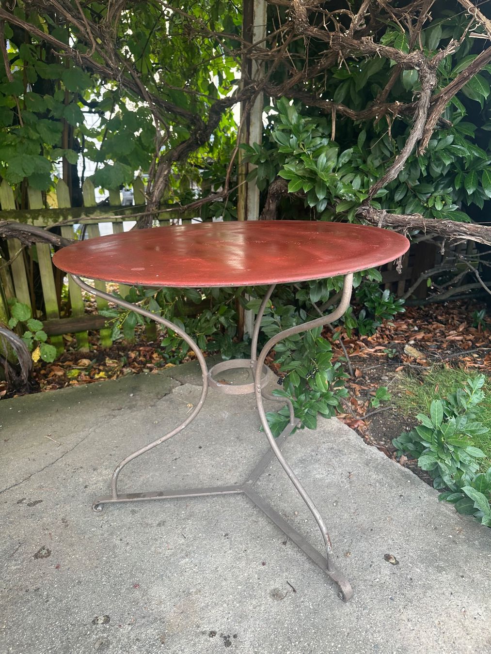 Tables: Antiker Gartentisch rund – D'occasion à Winterthur par BaHu 2