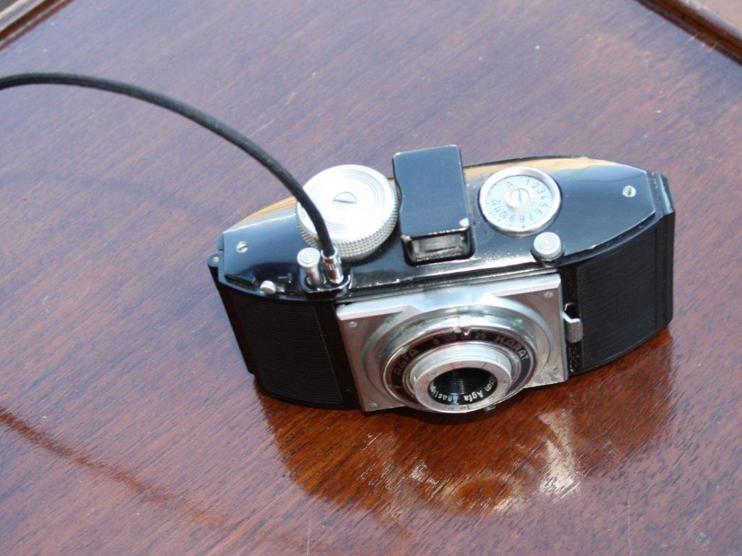 Agfa Kamera: AGFA VINTAGE FOTO KAMERA – Gebraucht aus Wauwil von Pneuedy