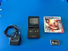 Nintendo Game Boy Advance SP, Schwarz, 2 Spiele, Ladegerät