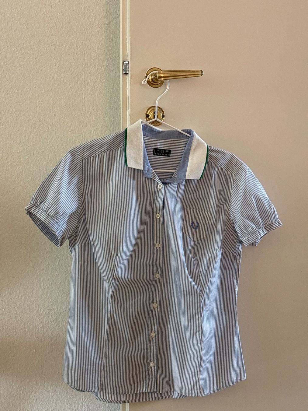 Fred Perry Blusen: Hemd Fred Perry – Neu (gemäss Beschreibung) aus Zürich von bbbggg