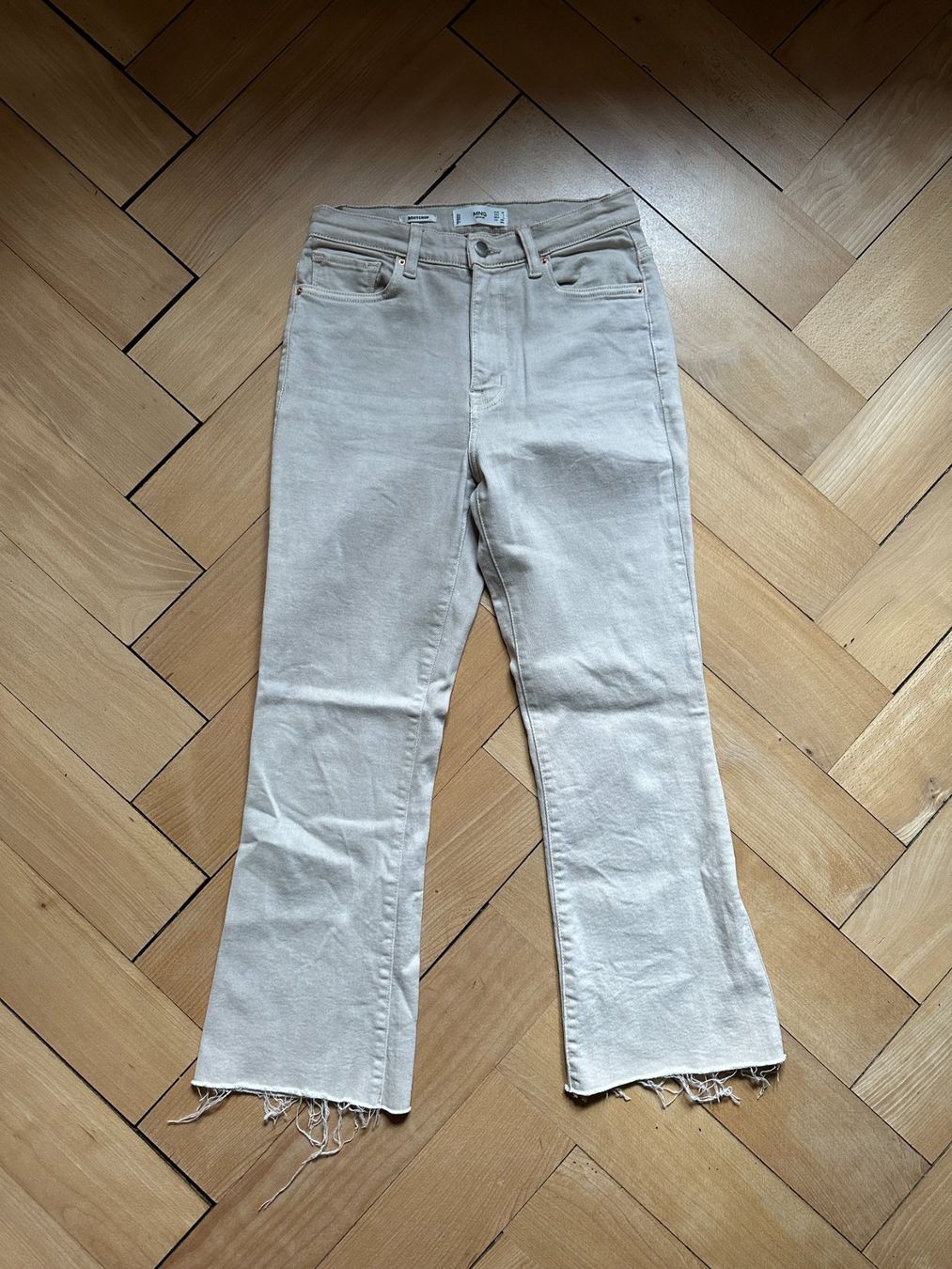Mango Jeans: MANGO - Bootcrop Jeans beige 36 – Usato da Zürich venduto da Diazaio