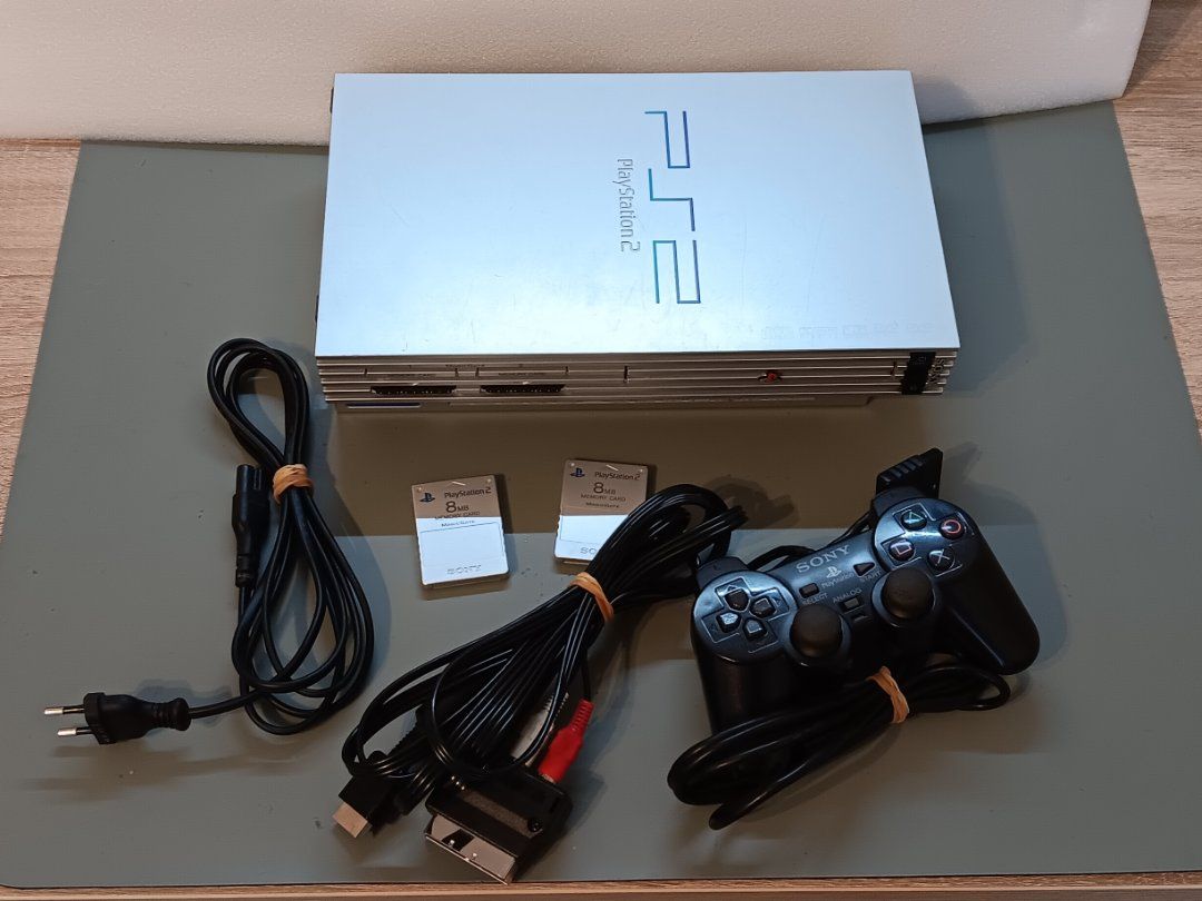 Sony Console: Sony PlayStation 2 PS2 Silber – Usato da Steinhausen venduto da Gepard99