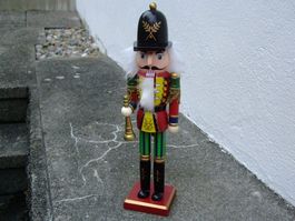 NUSSKNACKER-ORNAMENTE AUS HOLZ SEHR SCHÖNES DESIGN