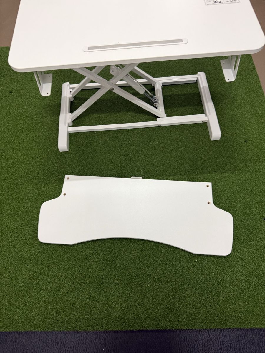 Scrivanie: White Standing Desk Converter (detached subshelf) – Usato da Zürich venduto da julian.a 1