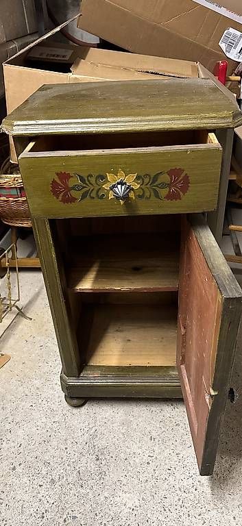 Comodini: Nachttisch antik – Usato da Matten(St.Stephan) venduto da ren_r8tw 3