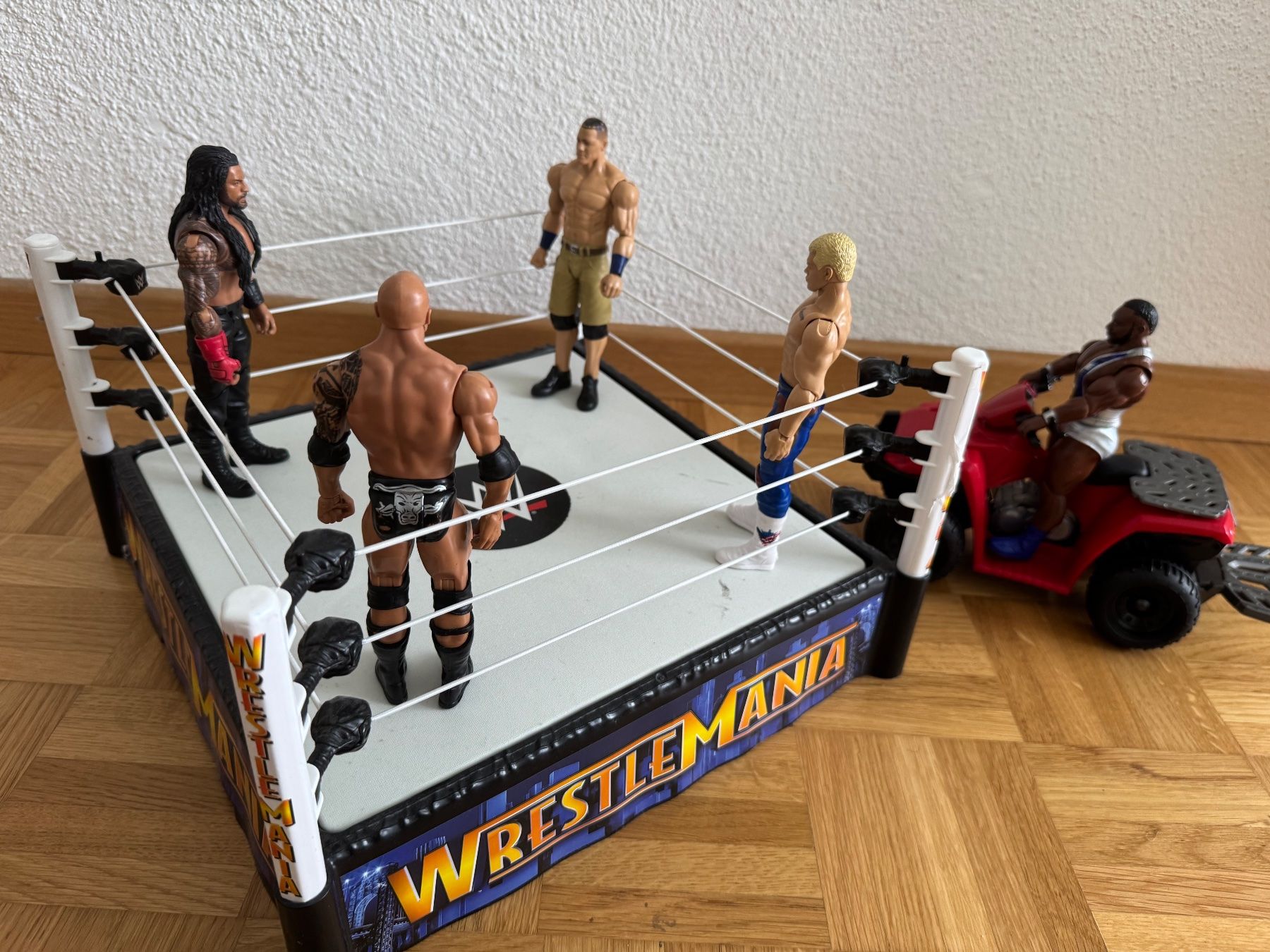 Statuette: Wrestlemania Figuren Set mit Ring und Quad – Usato da Zürich venduto da MaSte 2