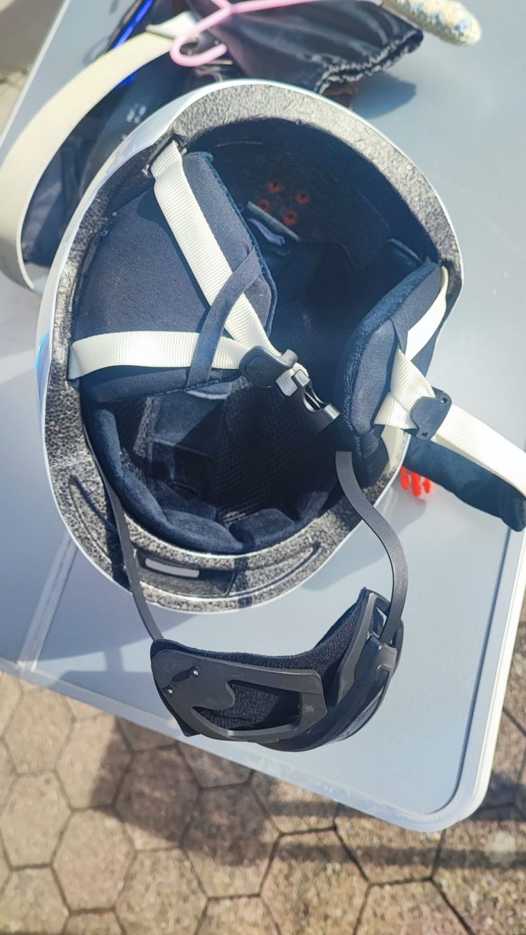 Caschi: Skihelm weiss, wenig gebraucht Grösse M – Nuovo (secondo la descrizione) da Mosnang venduto da KurtHe 4