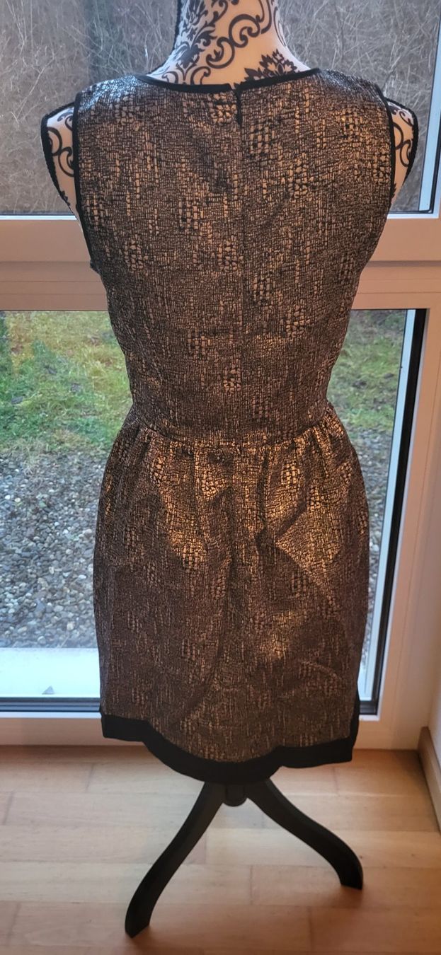 Morgan Vestiti: Robe Morgan noire et argentée taille 36 chic – Usato da la tour de peilz venduto da alegre02 3
