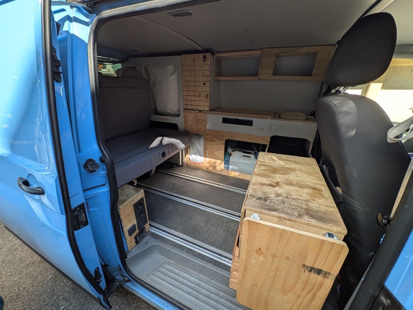 VW Veicoli commerciali: VW T5 4Motion Camper | Offroad + Alltag oder Lieferwagen – Usato da Bern venduto da BeteranoMarket 6