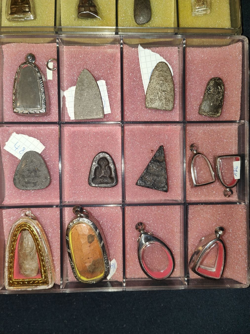 Ciondoli: Thai-Amulett-Sammlung          54 Stk. + Vitrinen – Buddha – Usato da Rothrist venduto da SiddharthaMoon 8