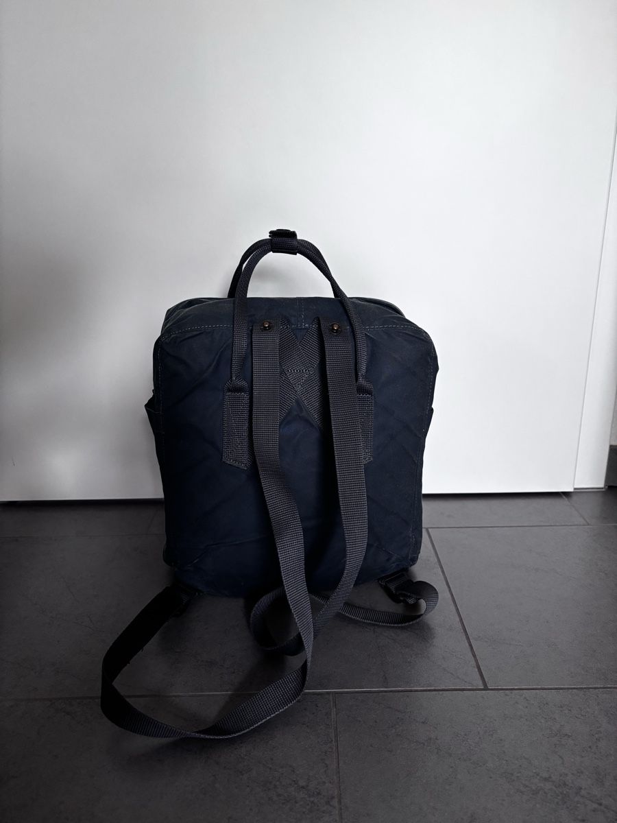 Fjällräven Zaini: Fjällräven Kanken Rucksack in Navy Blue – Usato da Dörflingen venduto da liviaaa.w 1
