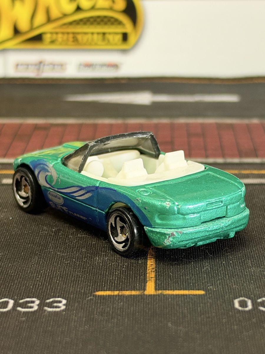 Hot Wheels Modellini d'auto: Hot Wheels Mazda Miata Surf Runner – Usato da rolle venduto da Noma-collectible 2
