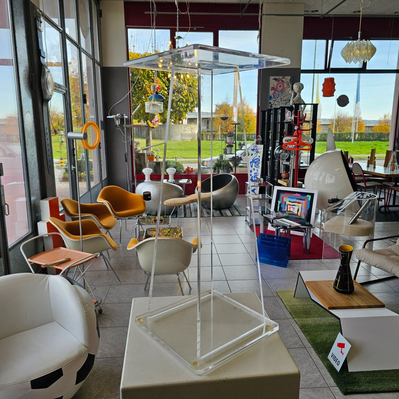 Altro per la casa: Vintage Blumensäule, Blumenständer Plexiglas. Floor Stand – Usato da Nottwil venduto da Wondewa-Shop 7