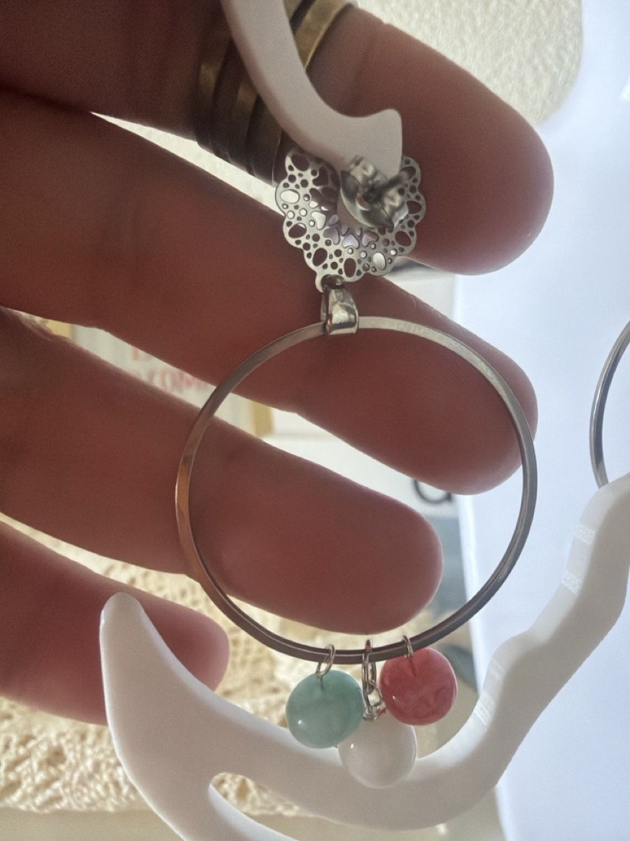 Orecchini pendenti & Orecchini a lobo: Charming Handmade Bangle with Pastel Bead Details - Unique! – Nuovo (secondo la descrizione) da Bouveret venduto da dou_g8q7 3
