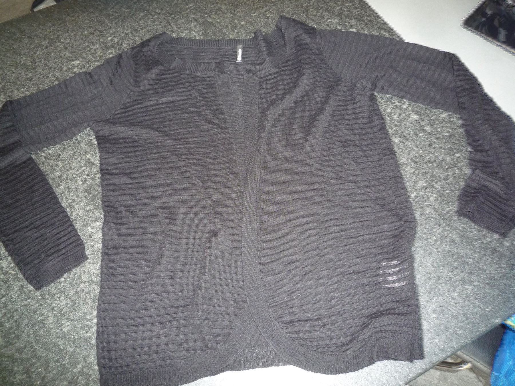 Giacche: LEICHTE STRICKJACKE – Usato da Andwil SG venduto da schmei