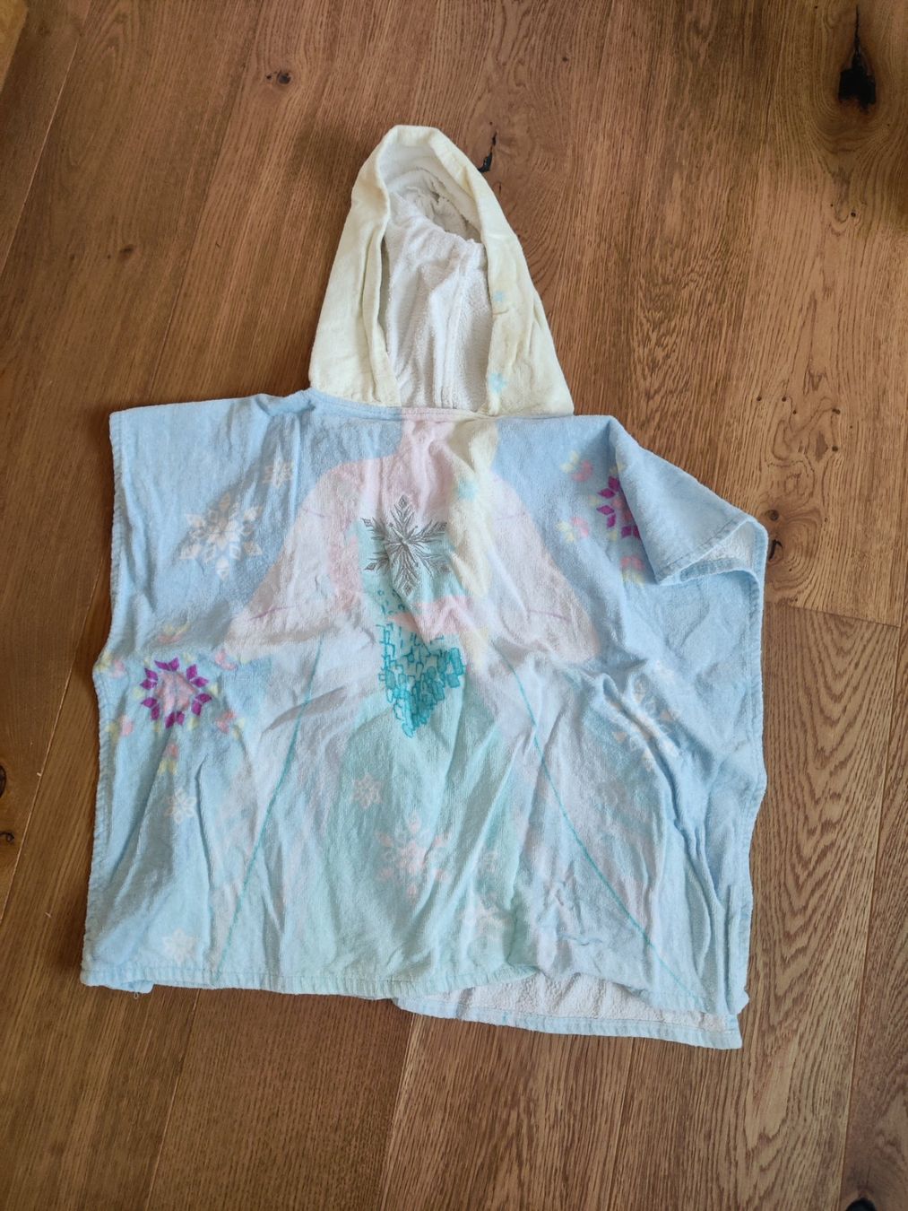 Disney Badetücher: Disney Frozen kinderbadeponcho – Gebraucht aus Ostermundigen von Louhdezd