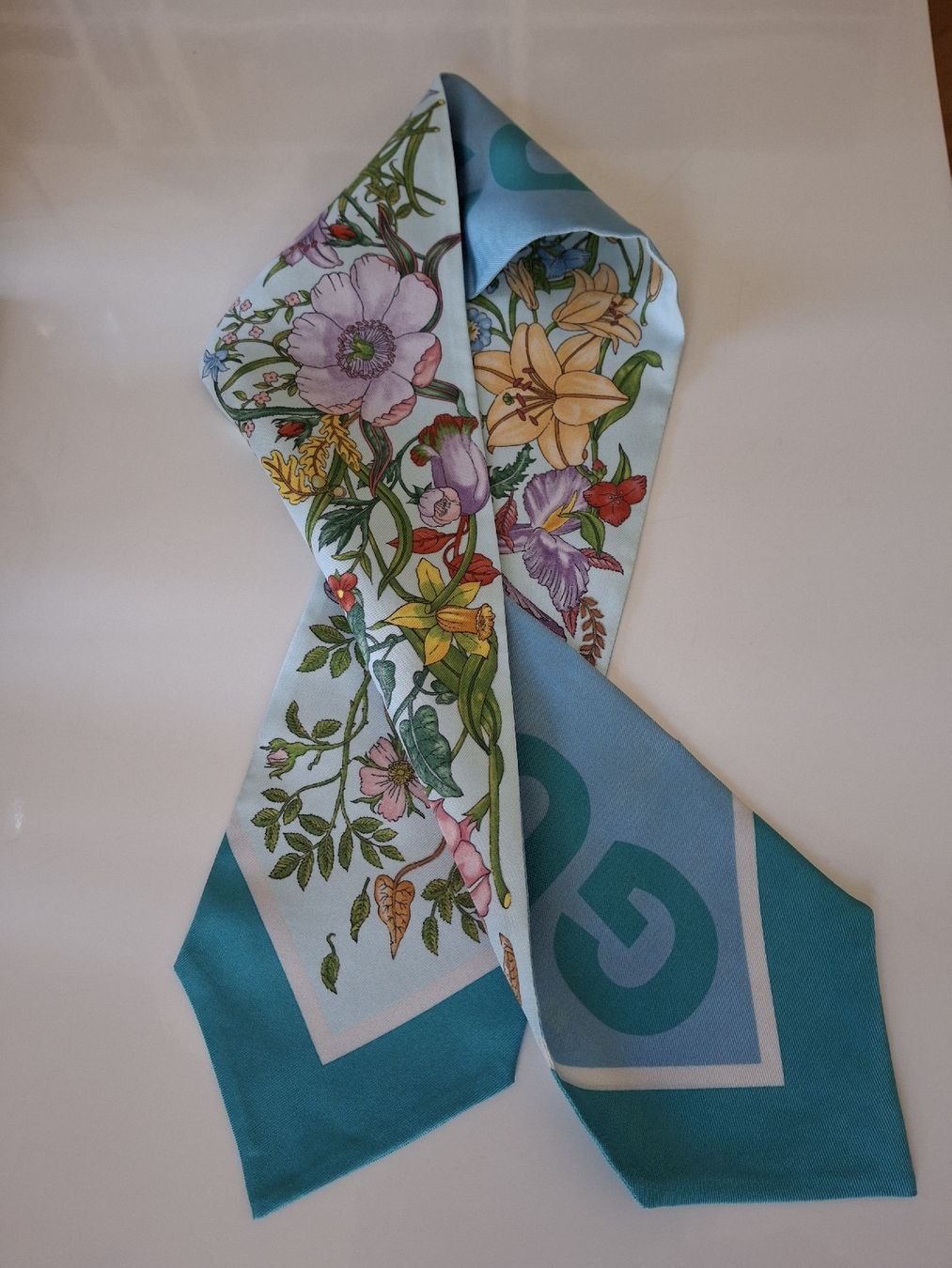 Gucci Foulard & Sciarpe: Foulard Gucci floral – Usato da Lausanne venduto da Cognitia