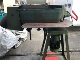 Grande ponceuse à bande