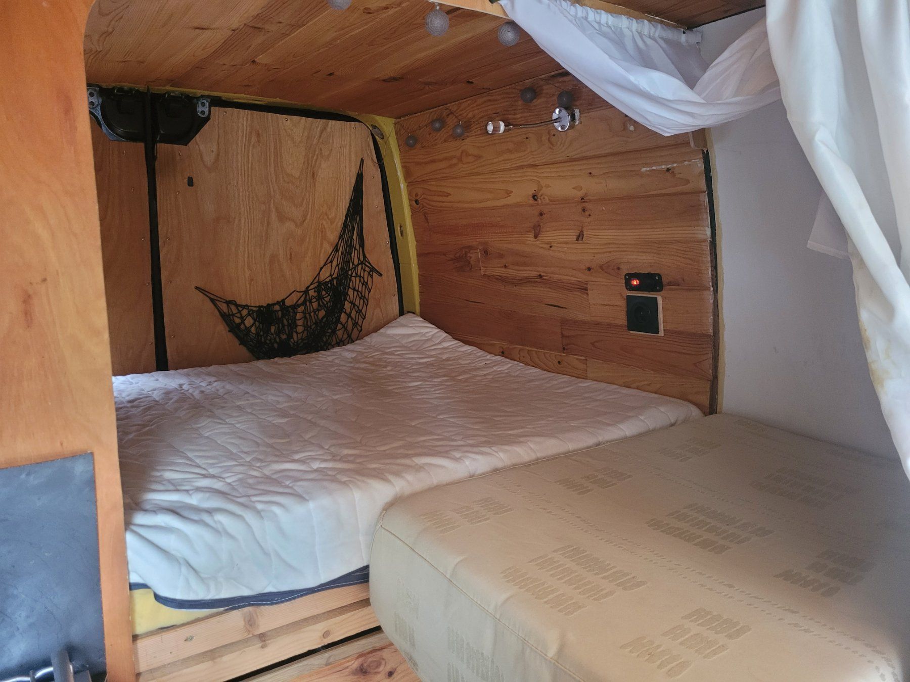 Renault Veicoli da campeggio: Renault Master aménagé L3H2 2.5 DCI120 – Usato da Haute-Nendaz venduto da Veu-Ju97 5