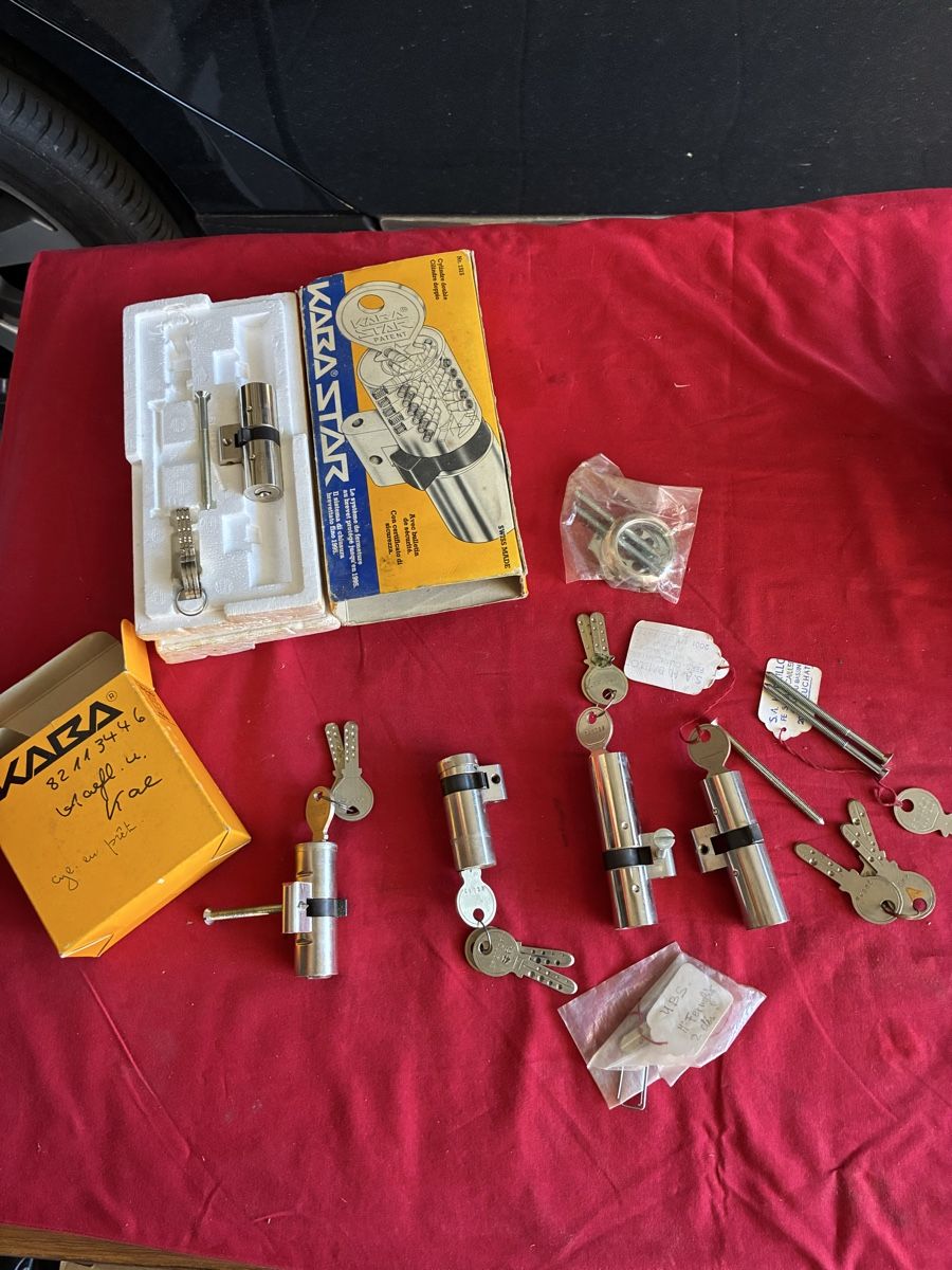 Altri prodotti elettronici: Lot de cylindres de portes  – Usato da Les Bayards venduto da Mutz51
