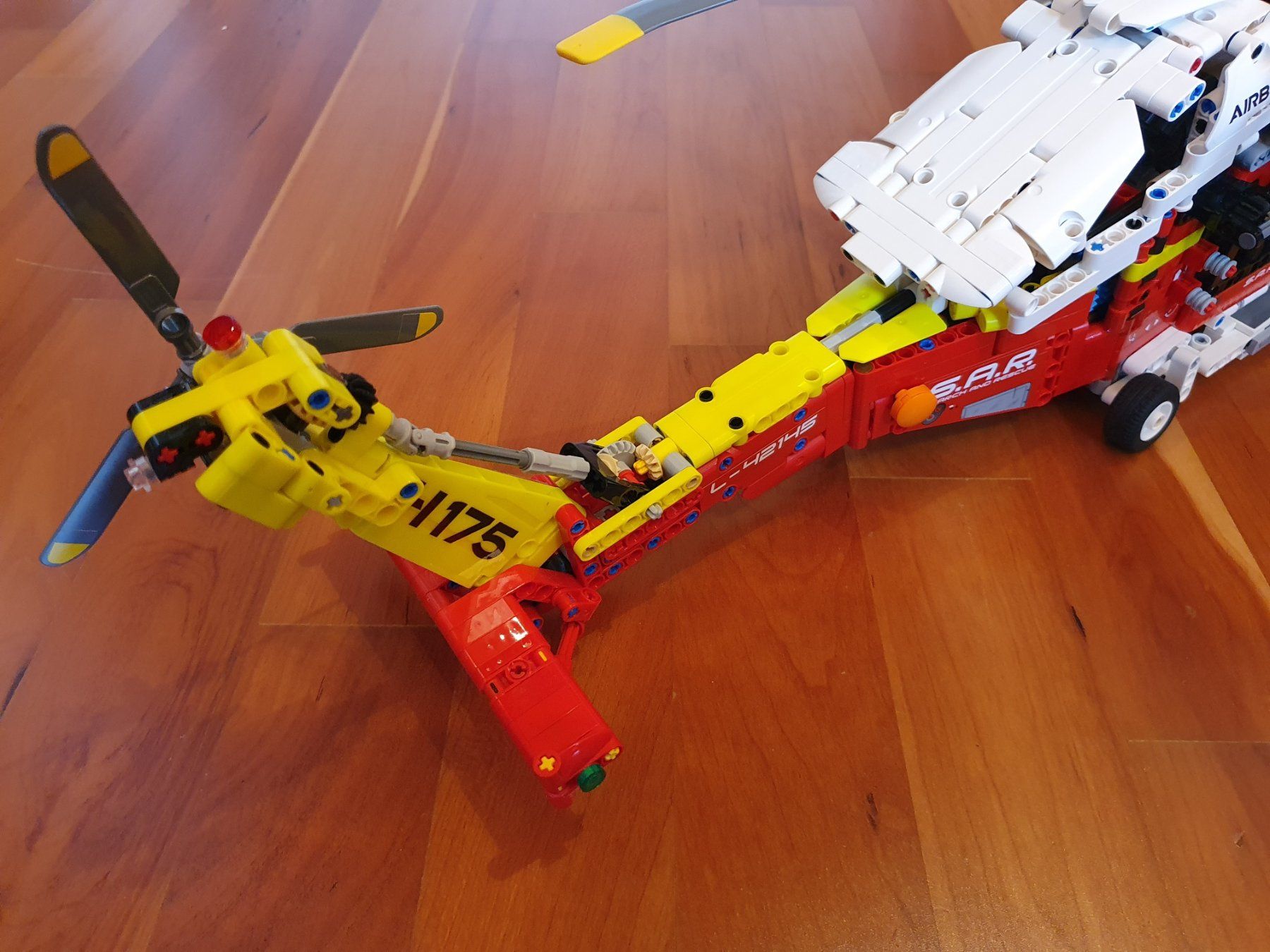 Lego Kit di costruzioni: Lego 42145 Heli Airbus – Usato da Triesen venduto da platzproblem1 4