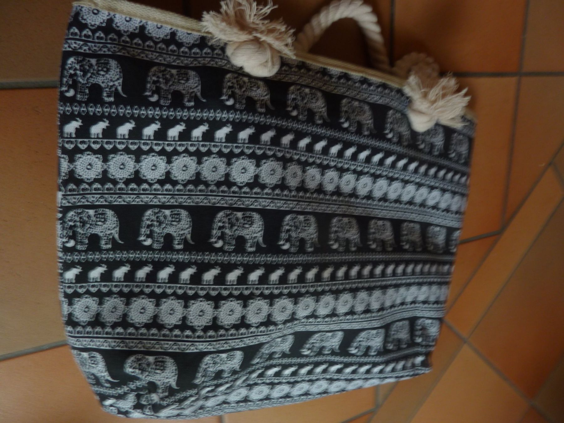 Borse da donna: Strandtasche mit Elefantenmuster,  ungebraucht – Nuovo (secondo la descrizione) da Waldstatt venduto da Kananaskis1 1