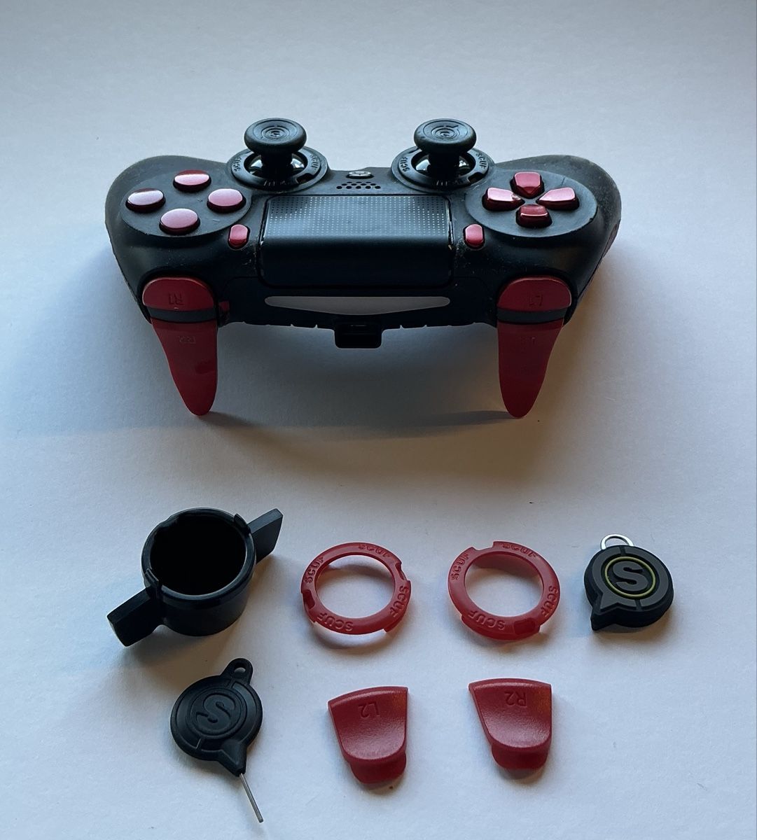 Controller: SCUF Impact PS4 Controller Schwarz/Rot mit Zubehör – Usato da Beinwil am See venduto da Tobi-Wied 2