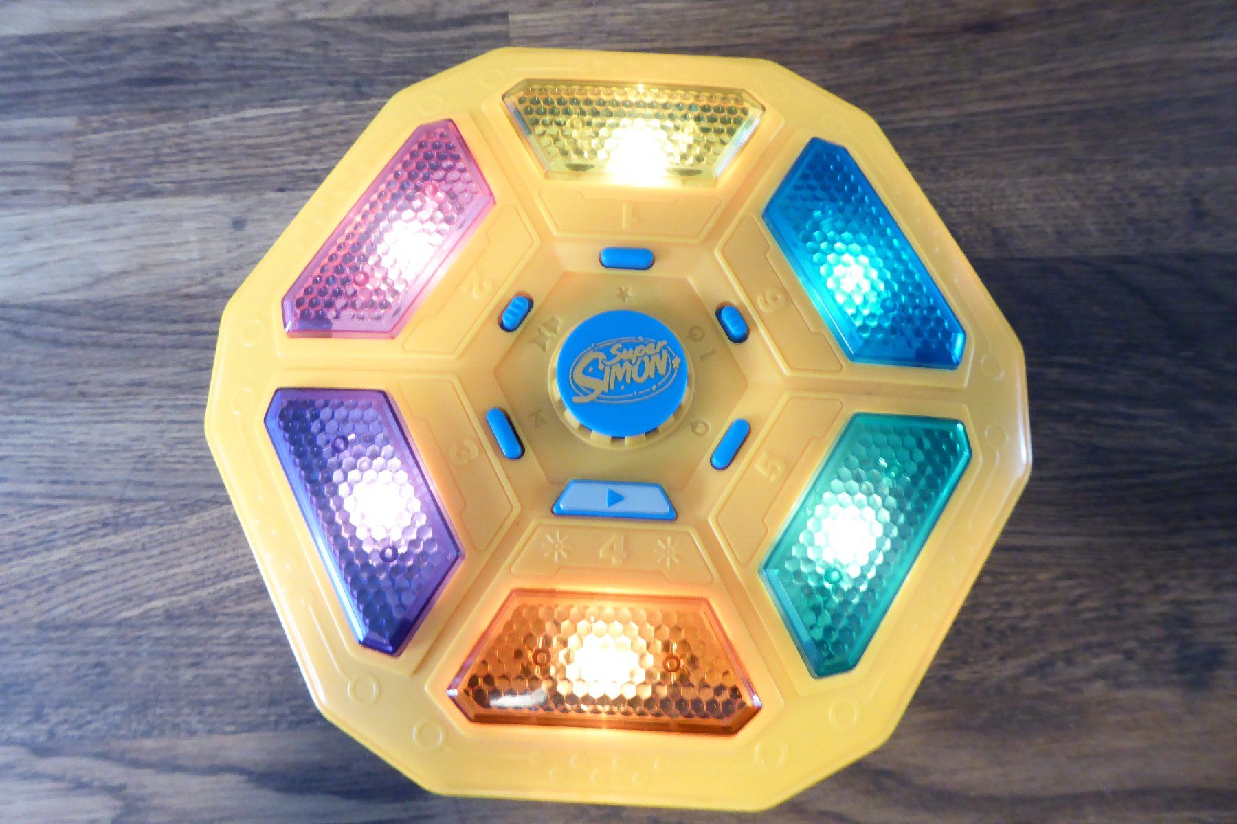 Giochi: Spiel elektronisch Simon wie Senso MB – Usato da Allschwil venduto da Summelsarium 1