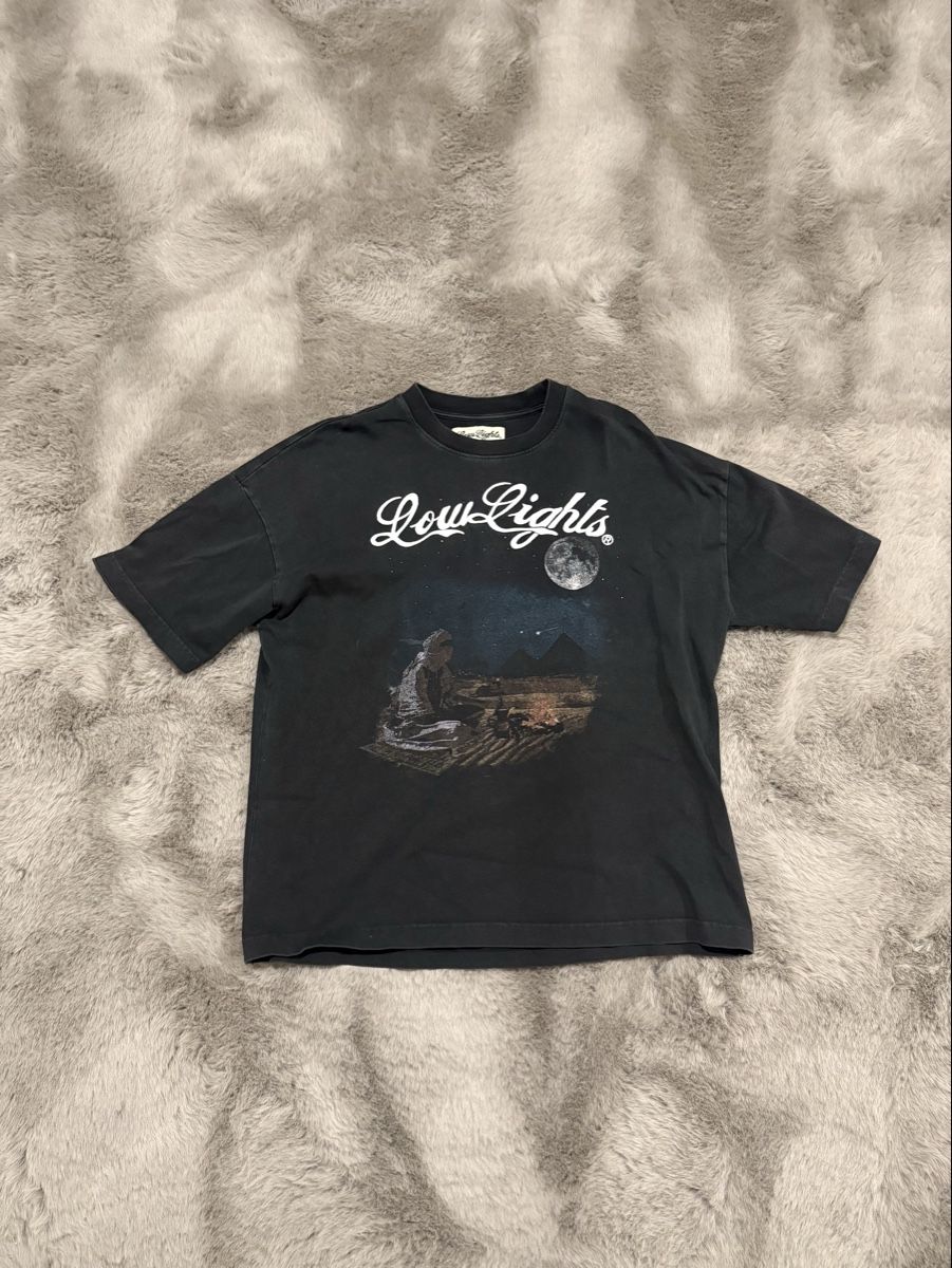 T-shirt: Low Lights T-shirt – Nuovo (secondo la descrizione) da Widen venduto da sim_mbq6