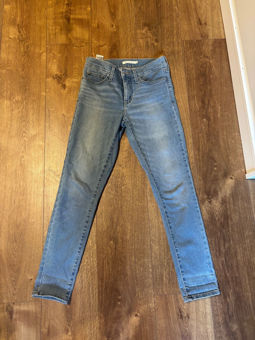 Levi's Jeans: Jean slim Levi's – Usato da St-Saphorin-Lavaux venduto da cin_c6cy