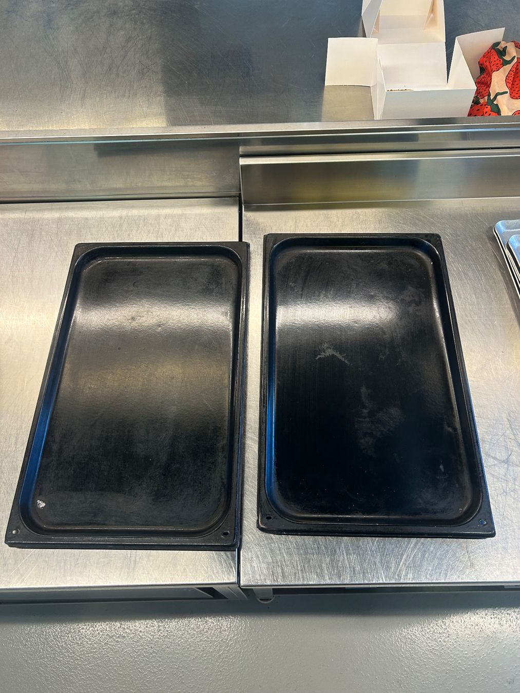 Teglie da forno: 2 Backblech 28 x 48 cm – Usato da Zürich venduto da bakery_nors