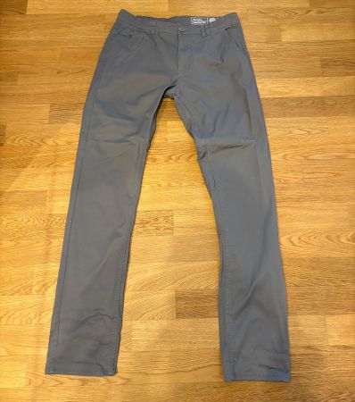 Graue Stoffhose