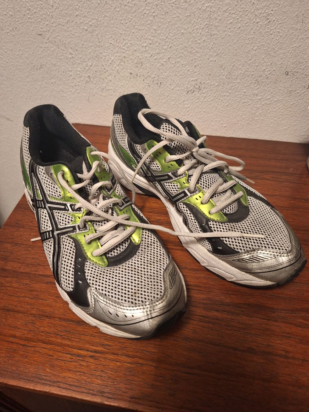 Asics Scarpe da uomo: Asics Gel 42 running sneaker – Usato da Carouge GE venduto da lor_m8jm