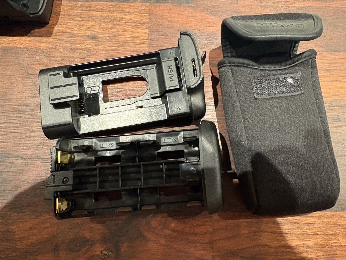Nikon Akkus: Nikon Multi Power Battery Pack MB-D12 – Neu (gemäss Beschreibung) aus Zürich von JoCasel 6