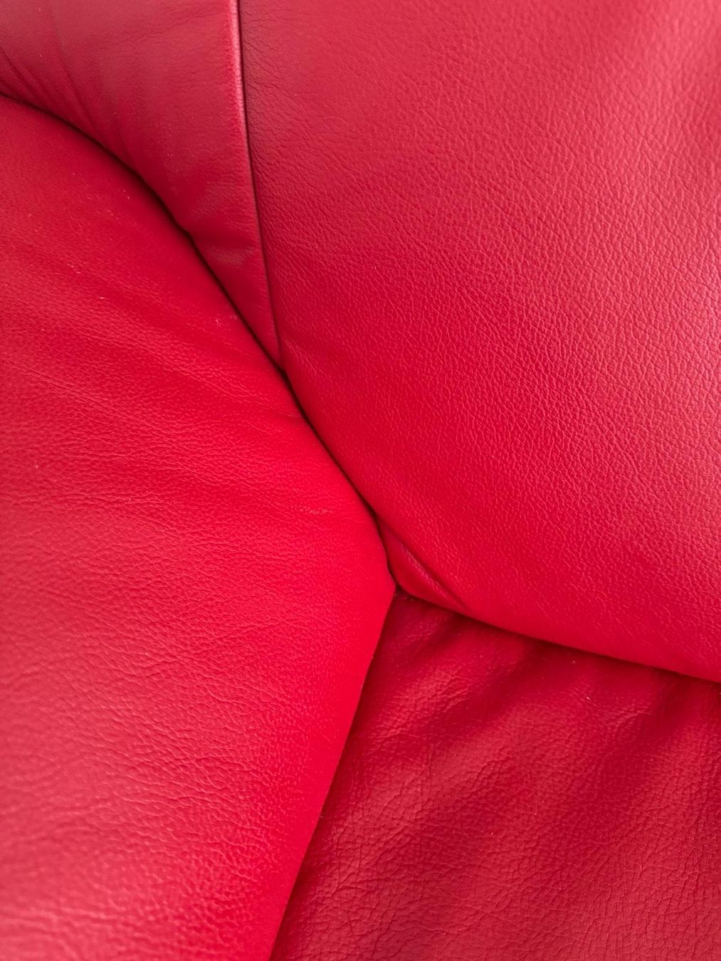 Pfister Sofas: Sofa aus edlem weichen Leder mit eleganten Füssen – Gebraucht aus Uznach von grunchi 3