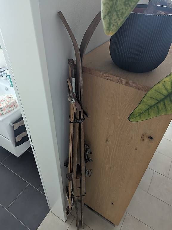 Skis: Gut erhalte Ski aus Holz  – Gebraucht aus Zizers von Helimo 2