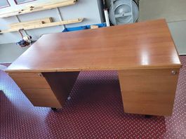 Bürotisch+Schrank Massivholz vintage gut erhalten in Belp