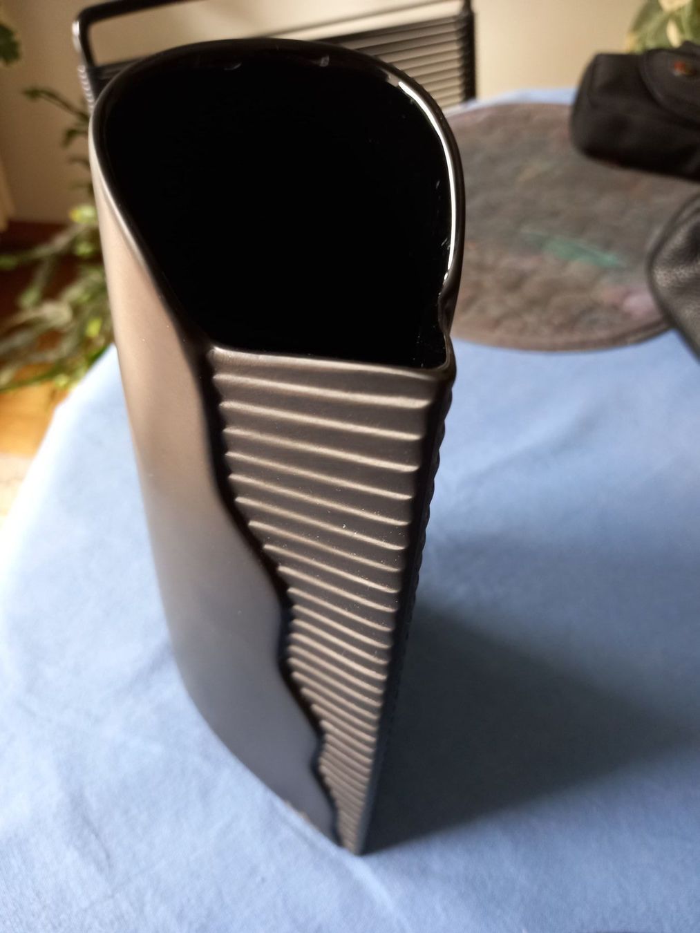 Rosenthal Vasi & Recipienti: Vase noir Rosenthal par Uta Feyl – Nuovo (secondo la descrizione) da St-Sulpice VD venduto da asc_5twt