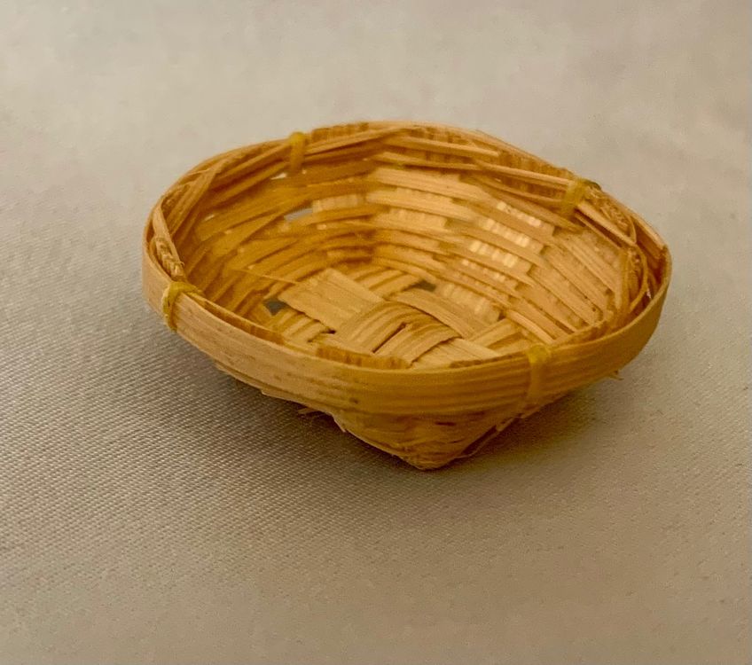 Miniatur Korb 1:12 - Geflochtenes Puppenhaus Zubehör Aus Bast