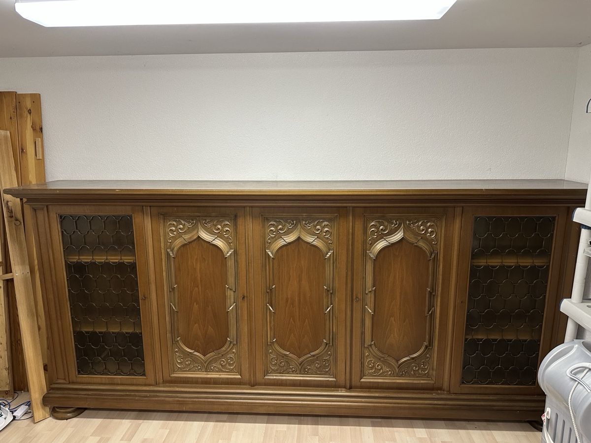 Kommoden: Grosses Stilmöbel-Sideboard / Anrichte (Klassischer Stil) – Gebraucht aus Oberhasli von burkhben