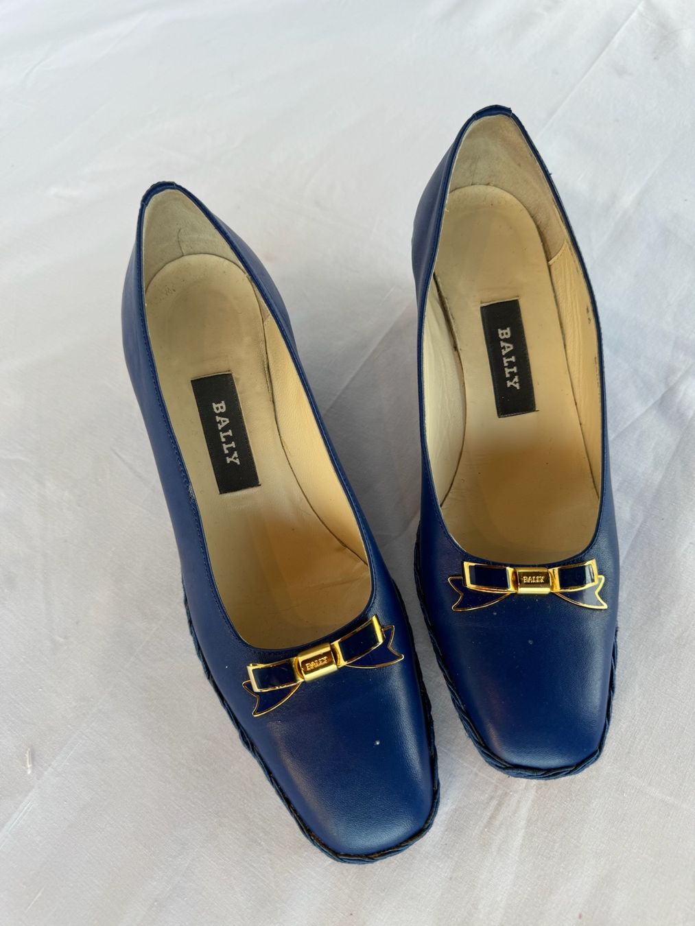 Bally Scarpe da donna: Bally  Pumps blau mit Keilabsatz, Gr 36 – Nuovo (secondo la descrizione) da Oberrieden venduto da pet_n2c2