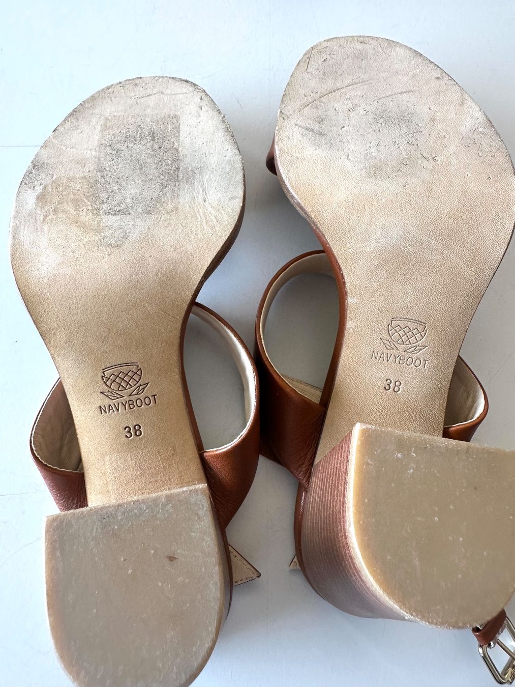 Navyboot Scarpe da donna: Ledersandale mit Absatz von Navyboot 38 – Usato da Oberrieden venduto da Moraira14 4