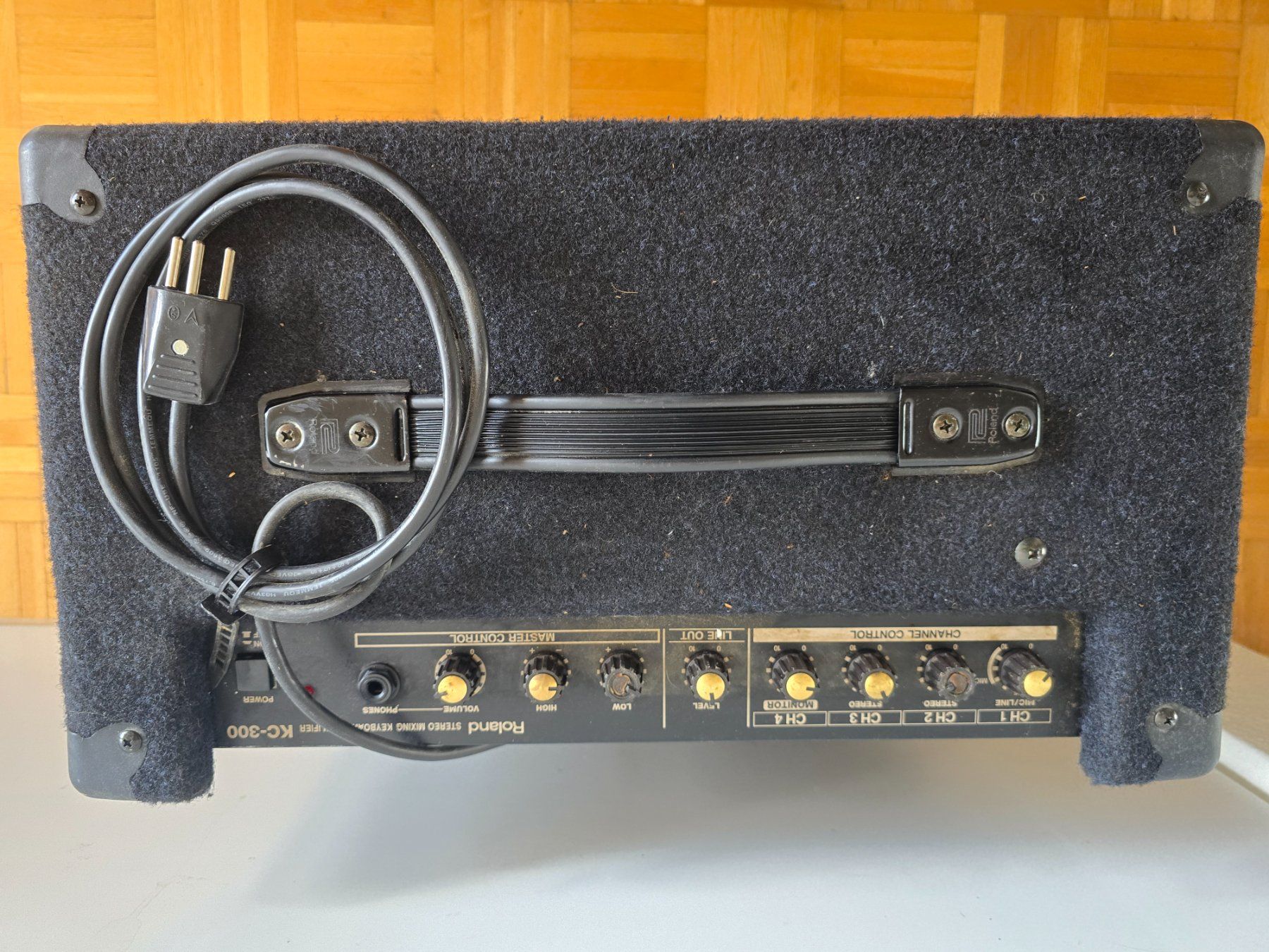Roland Amplificatori: Roland KC-300 Stereo Mixing Keyboard Amplifier – Usato da Zug venduto da musikundtechnik 1