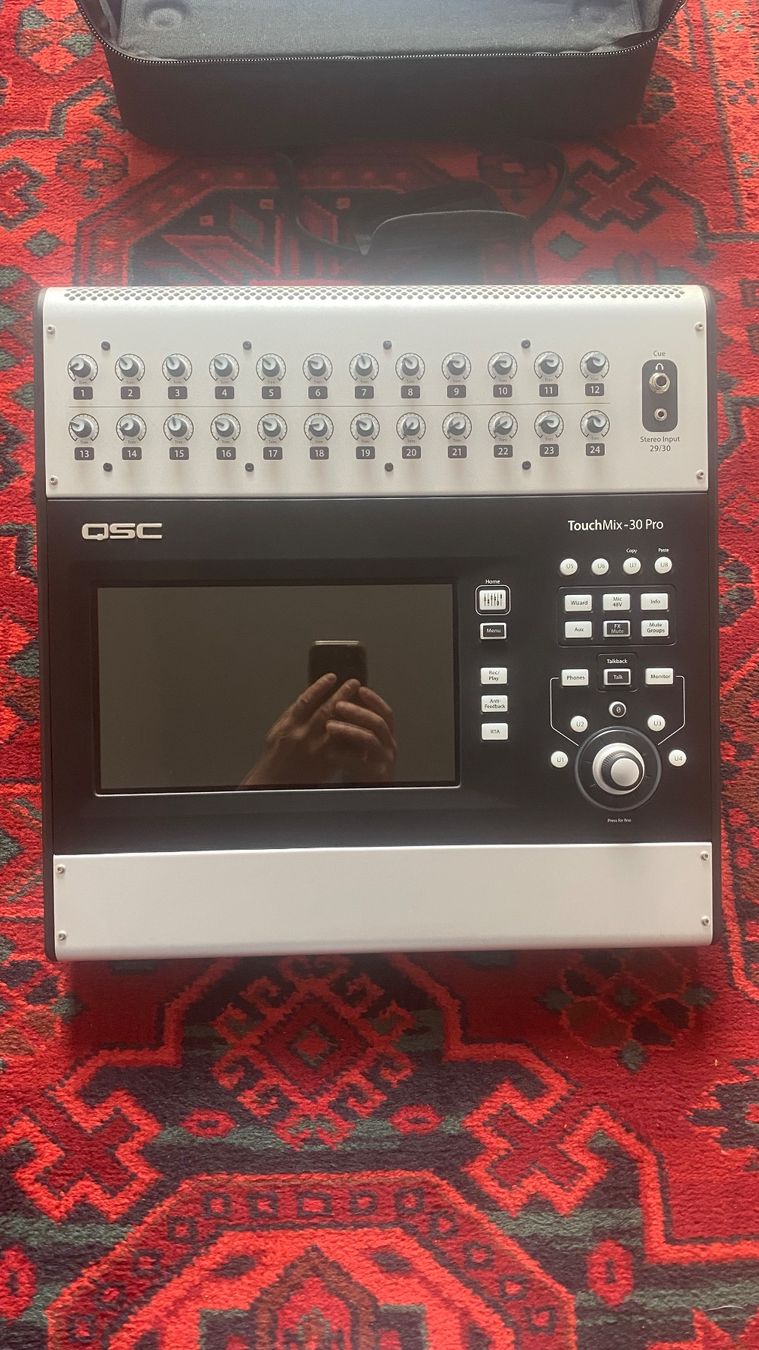 Qsc Console di mixaggio: QSC Touchmix 30 Pro, like new – Nuovo (secondo la descrizione) da Belfaux venduto da bordeaux01