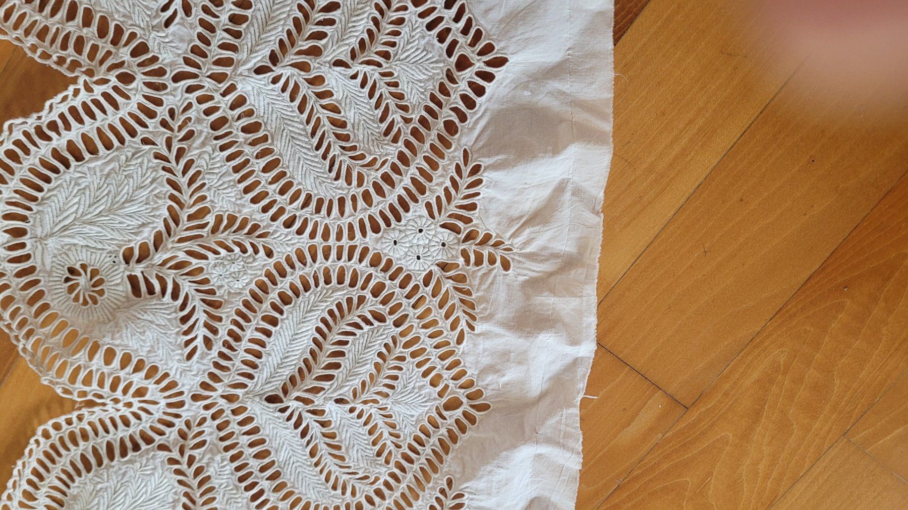 Alle Dekorationen: Spitze XXL – Gebraucht aus Rieden AG von Tsebeh 5