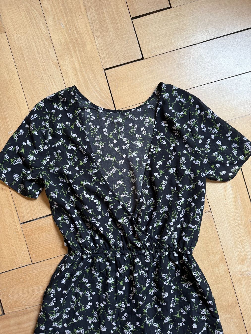Tute: ENVII - Jumpsuit schwarz geblümt M – Usato da Zürich venduto da Diazaio 2