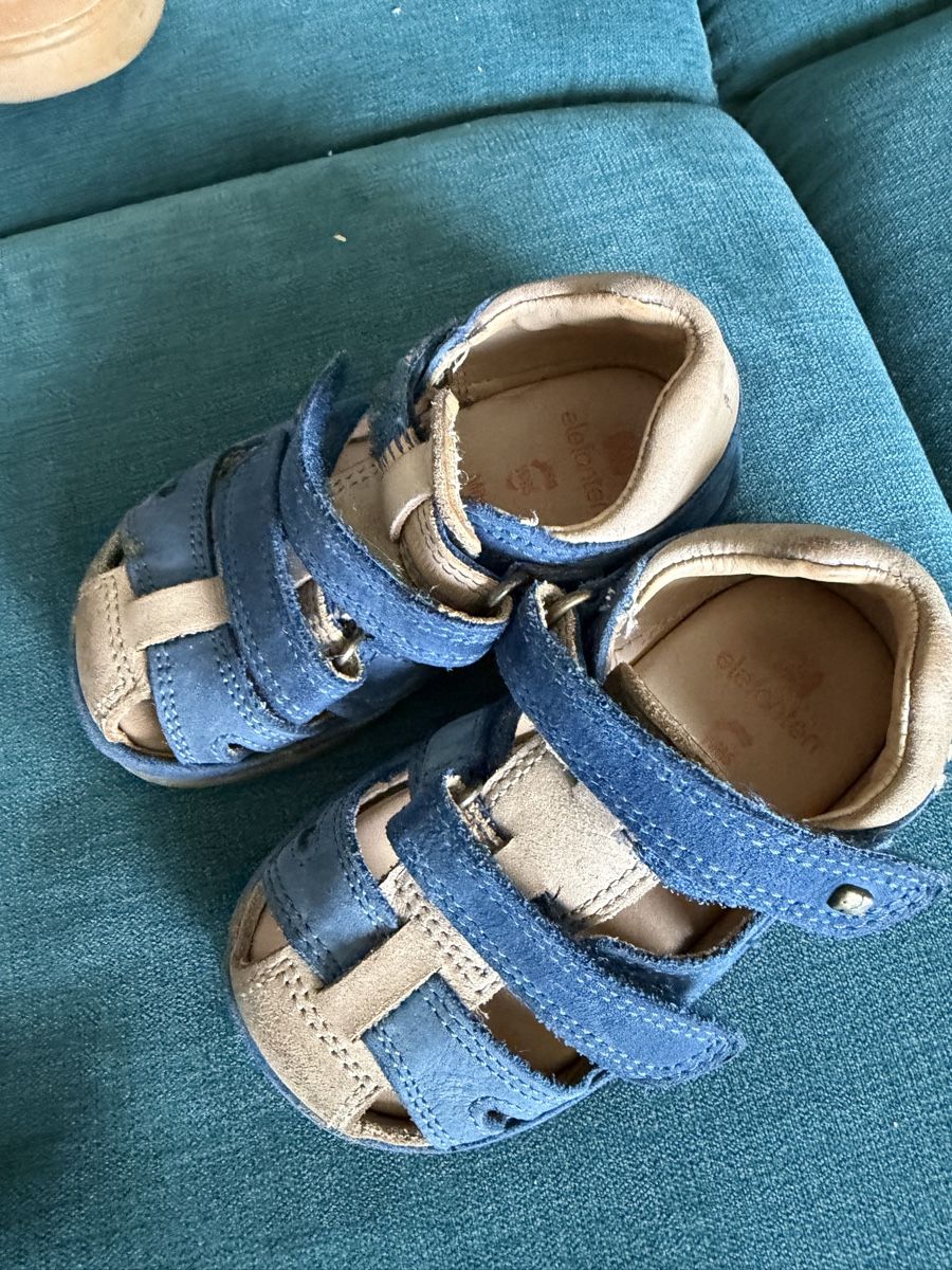 Scarpe da uomo: Kleinkinder Schuhe Gr. 21-22 EU – Usato da Nänikon venduto da sam_7nk7 1